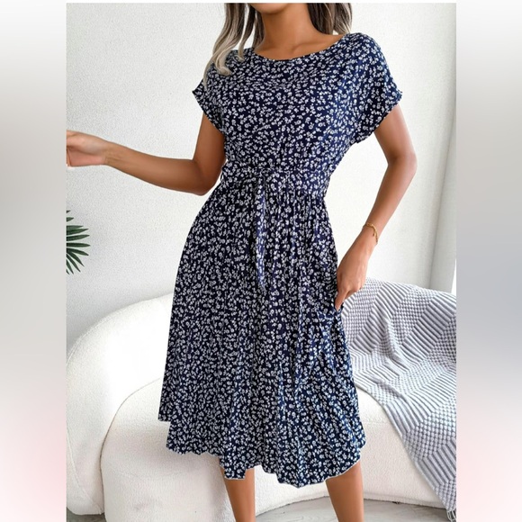 Blue Floral Pleated Dress, Women’s XL - Picture 3 of 8